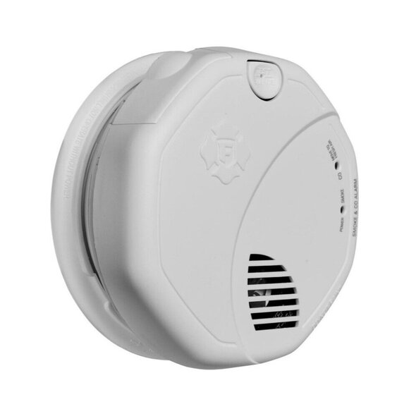 First Alert Smoke & Carbon Monoxide Alarm Battery Powered w/ Voice Alert - Picture 2 of 7